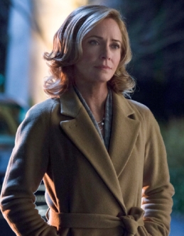 Arrow -- "Dodger" -- Image AR115b_0332b -- Pictured: Susanna Thompson as Moira Queen -- Photo: Jack Rowand/The CW -- © 2013 The CW Network. All Rights Reserved